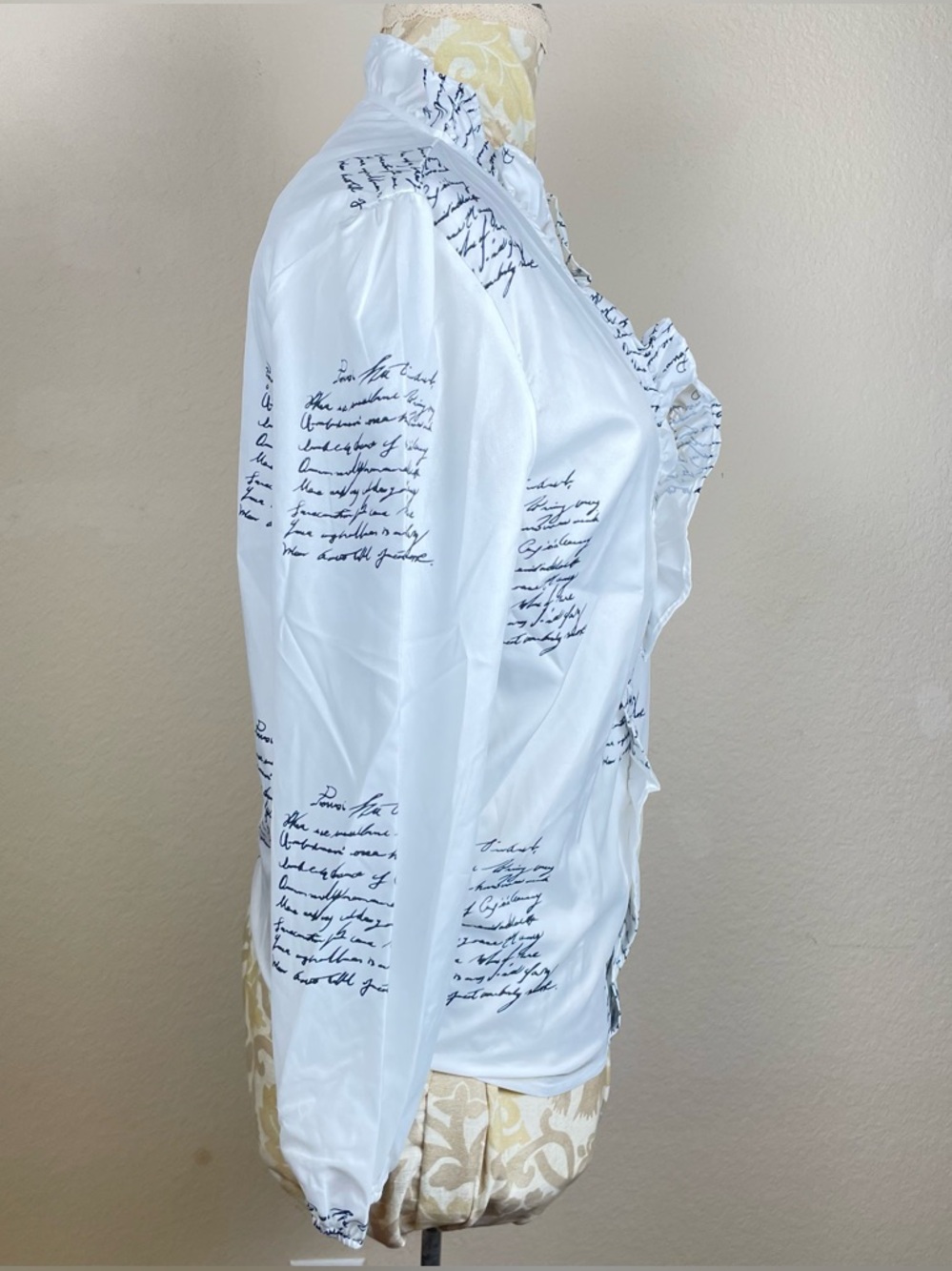 Women’s V-Neck Women’s White Ruffled Script Print Blouse - L - Picture 4 of 13